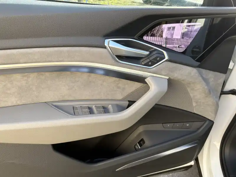 Audi e-tron - 21